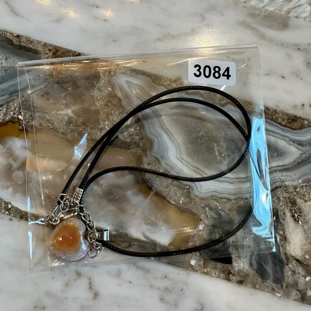 3084 Chic Polished Stone Heart Pendant Necklace
